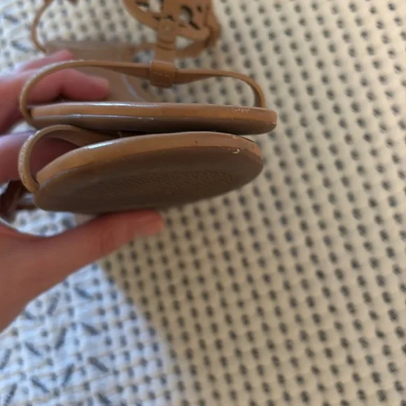 Tory Burch Tan Sandals with Signature Medallion - Picture 4 of 6